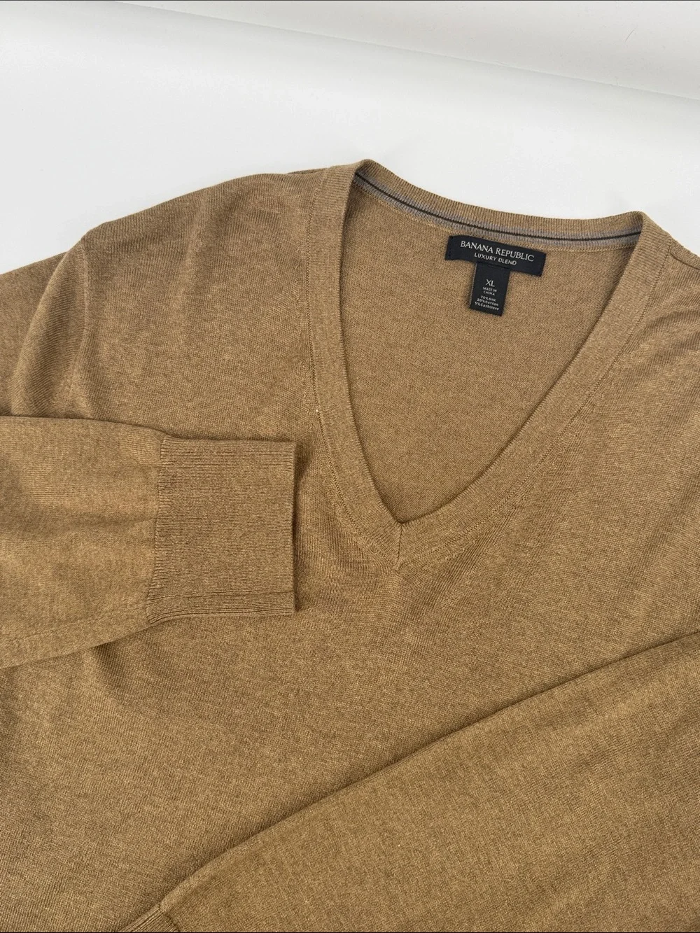 Banana Republic Men's V-Neck Sweater in Camel Brown